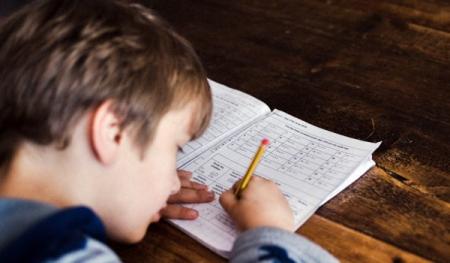 Juicy叮 后悔细个无学好英文需半工读恶补港爸欲儿子补习遭妻反对 Juicy叮 后悔细个无学好英文需半工读恶补港爸欲儿子补习遭妻反对