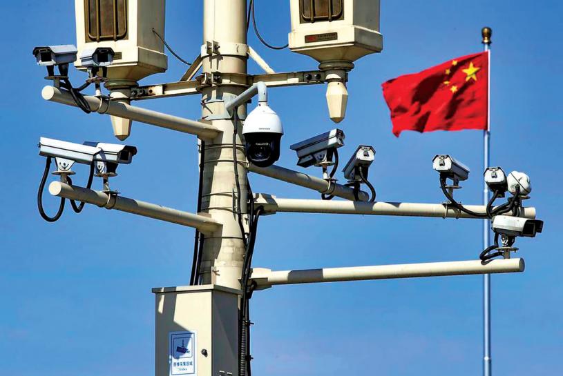 ■中國北京街道一些電燈柱裝上了多個監察攝錄鏡頭。美聯社資料圖片