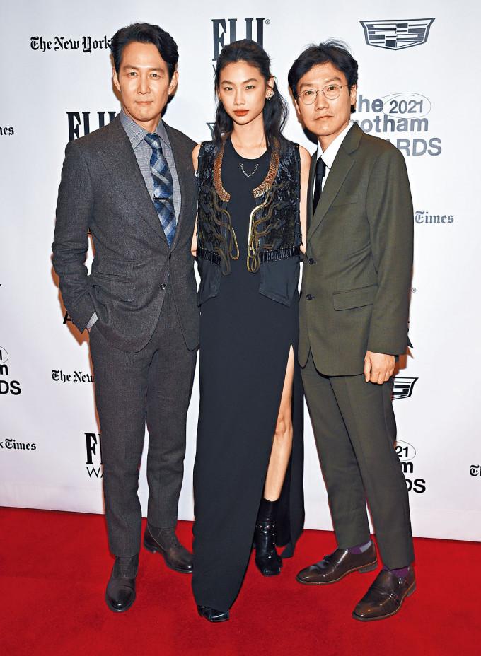 《鱿鱼游戏》在葛咸电影奖上赢得突破长篇剧集奖，李政宰（左）则失落新剧集杰出表现奖。