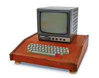 乔布斯亲自组装“Apple – I”电脑312万拍出