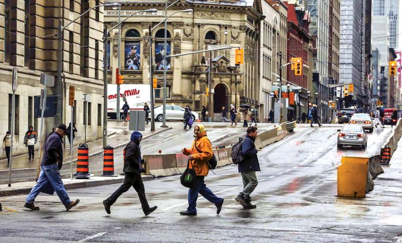 ■多伦多警队推出为期7天的冬季行人安全运动。 星报资料图片