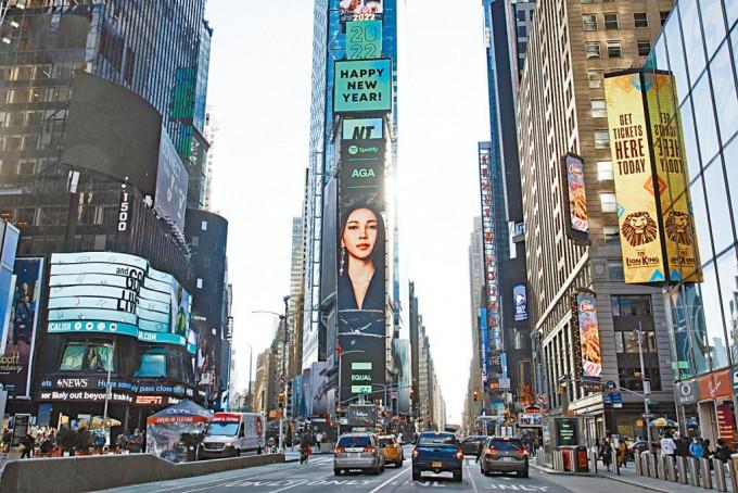 AGA受邀加入Spotify国际妇女节企划，有幸能登上纽约时代广场LED屏幕。