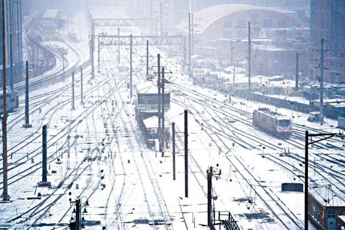 首都華盛頓聯合車站的調車場周日鋪滿白雪。