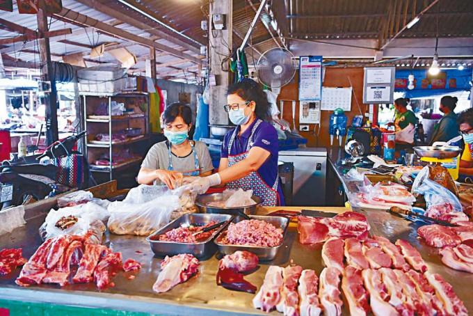 泰国南部陶公府一个市场内的猪肉档。