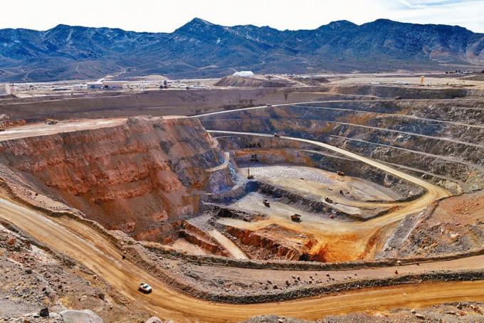 加州帕斯山的稀土礦場。