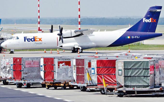 FedEx货机在布拉格等候卸货。