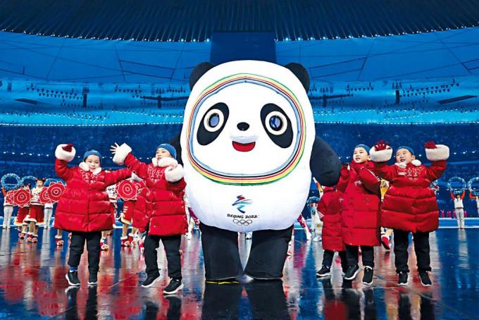 北京冬奥会开幕式前晚在“鸟巢”举行带妆彩排。