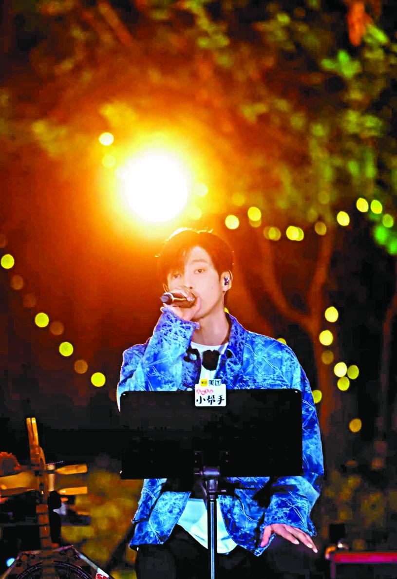 ■男嘉賓高瀚宇在現場版演唱會中歌唱。 網上圖片