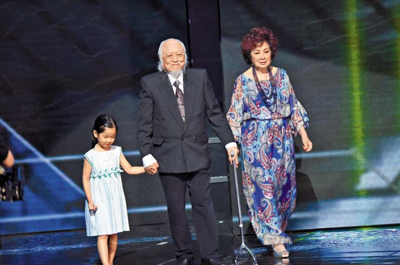 楚原于2018年，偕老婆南红
及孙女出席金像奖。