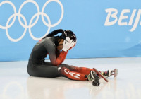 【北京冬奧】加國女將查爾絲「被摔倒」  掩面哭畫面令粉絲心碎