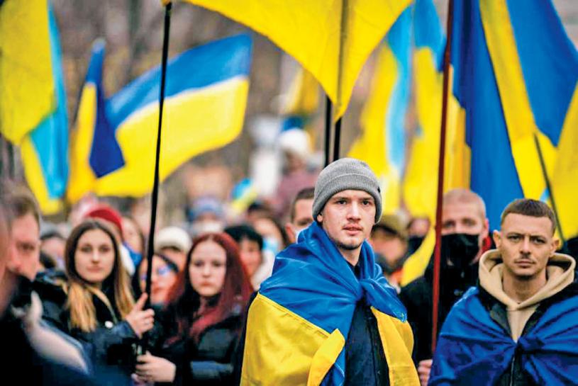 ■图为乌克兰城市敖德萨(Odessa)于星期日举行的一场展示国家团结的集会。 美联社