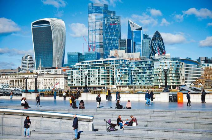 伦敦金融城吸引各国专才。 