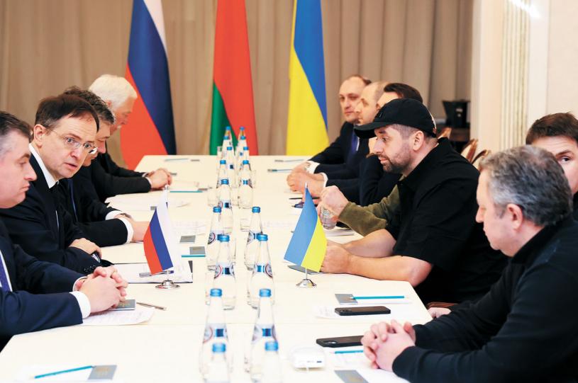 俄罗斯与乌克兰政府的代表团，2月28日在白俄罗斯边境进行首轮和谈，历时近5小时结束，未达成任何协议。美联社