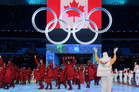 【北京冬奥】2022北京冬奥揭幕 加拿大代表团“红当当”进场