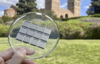 太阳能电池新材料过氧化物  解决日照缺陷更便宜更稳定