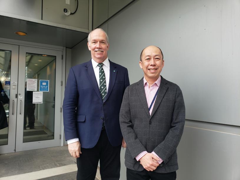 (省長賀謹拜訪星島日報,與星島總經理黎家盛相談甚歡。)