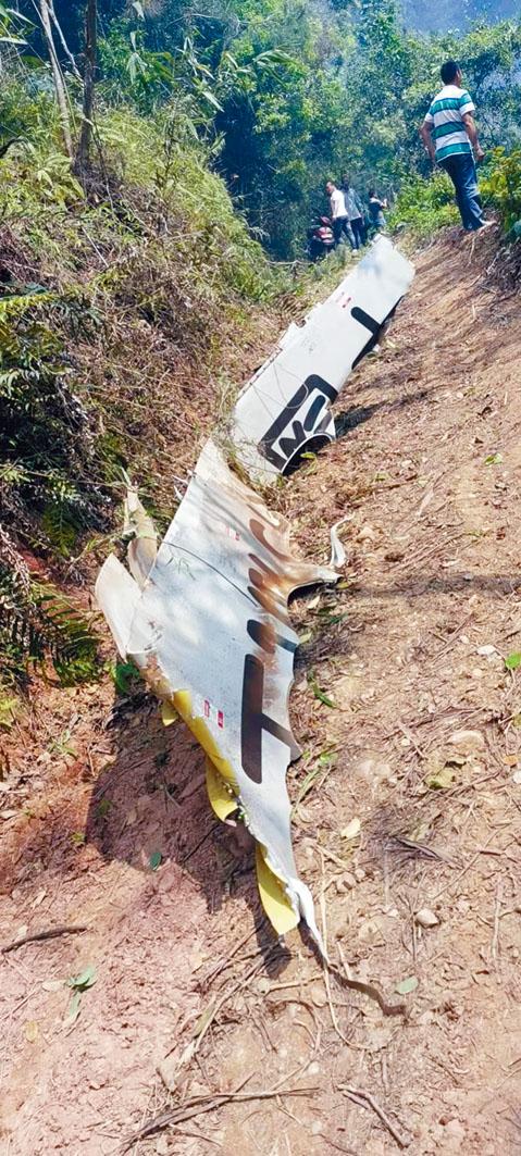墜毀現場發現飛機殘骸。中新社