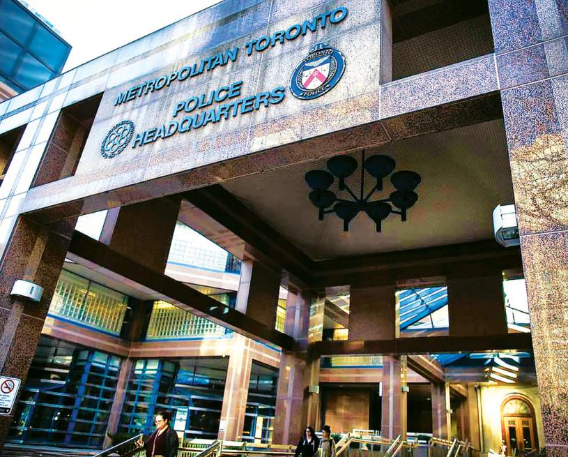 ■多伦多警队属下各分局昨日起恢复所有服务，警察总部亦将于下周一起重开。  星报资料图片