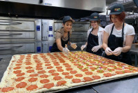 全球最大可交付披薩即將登陸多倫多 54吋巨型披薩專車直送