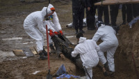 俄烏局勢｜基輔再揭300人亂葬崗 累計發現1222具遺體