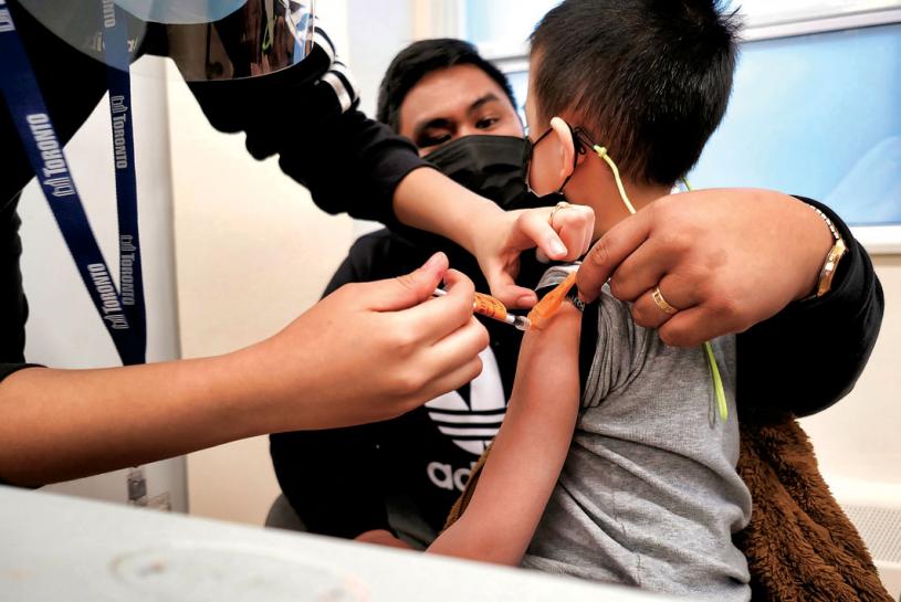 ■專家指安省5至11歲兒童接種率低，因父母存在恐懼心理。   星報資料圖片
