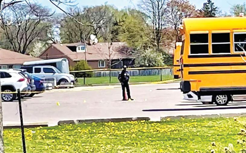■大批警员到案发的中学蒐证。CityNews

