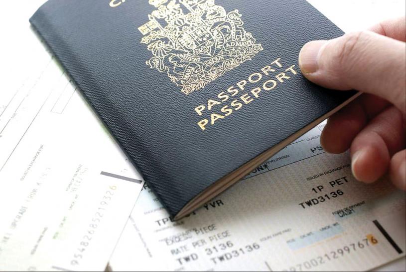 ■公民宣誓後可獲得公民證，只不過現在等待取得公民證的時間比過去要久很多，或導致申請護照延誤。移民公民部網站