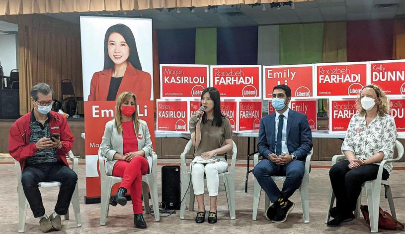 ■4名約克區選區候選人舉行圓桌會議，圖中（左起）：陳國治、Marjan Kasirlou、李琪、Roozbeh Farhadi和Kelly Dunn。

