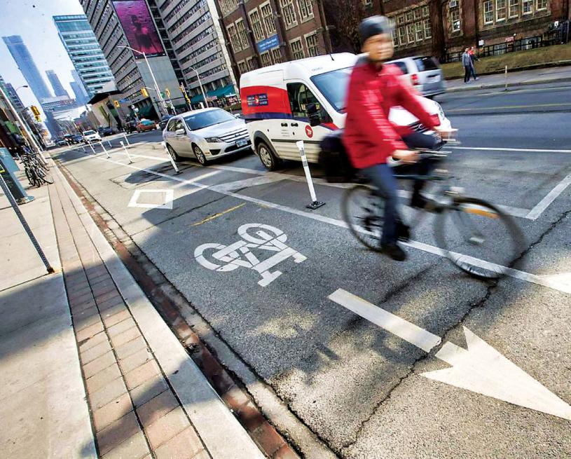 ■皮爾區警方表示，道路安全周活動要提醒駕車者、行人、騎腳踏車者等注意安全。   星報資料圖片
