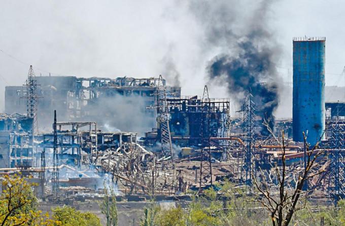 马里乌波尔亚速钢铁厂设施，受损严重。