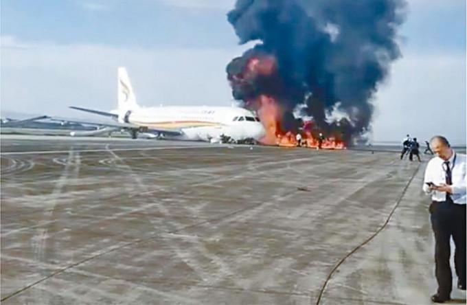 西藏航空客機，前日在重慶機場衝出跑道起火。