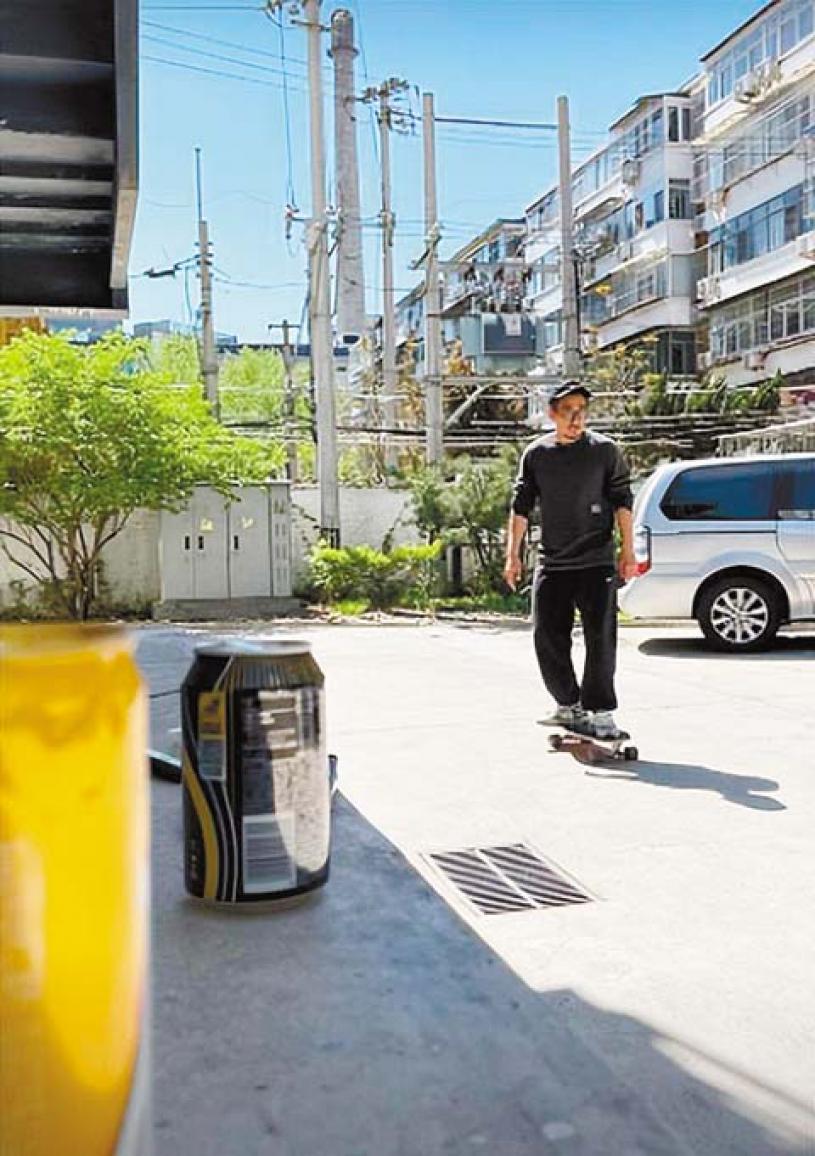 張默街頭玩滑板 | 多倫多 | 加拿大中文新聞網 - 加拿大星島日報 Canada Chinese News