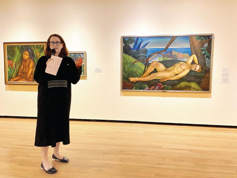 ■策展人米罗伊解说重要的加拿大女性艺术家作品。