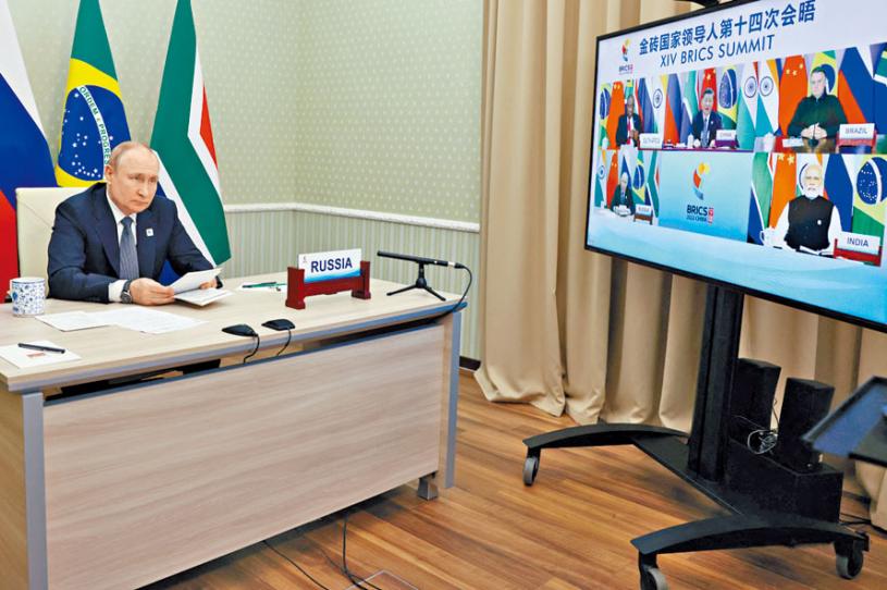 俄羅斯總統普京23日在莫斯科以視頻方式出席金磚五國峰會。　路透社