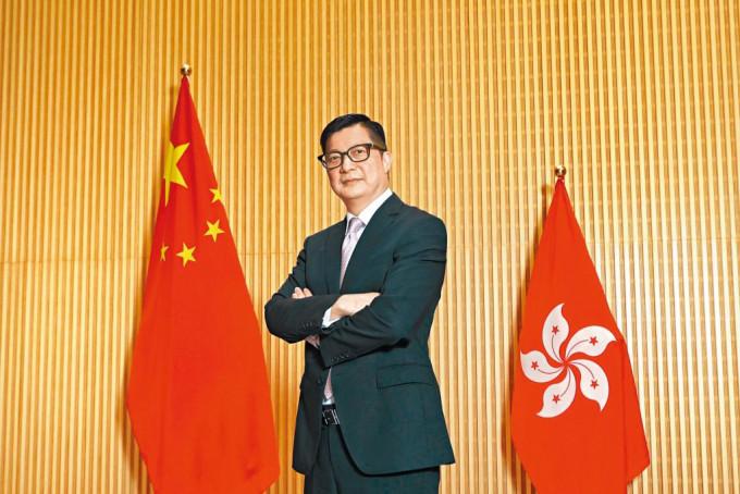 保安局局长邓炳强表示，《香港国安法》的实施不但协助香港由乱转治，也有助维护良好营商环境。