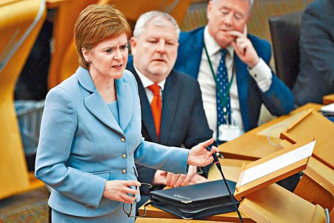 蘇格蘭首席大臣施雅晴周二在議會答覆質詢。