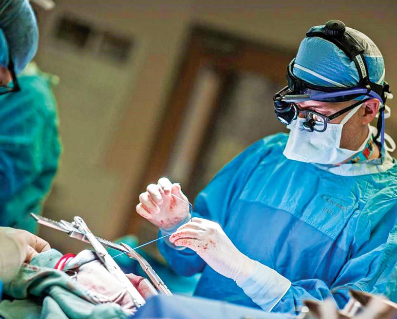 加拿大收入最高的职业是内外科医生，年薪24.5万至77.9万元。   星报资料图片