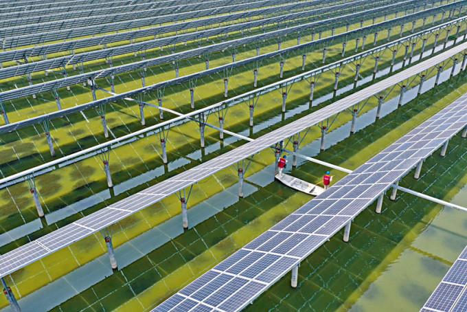 中國電力宣布，向母公司國家電投旗下的「中電新能源」收購清潔能源項目。