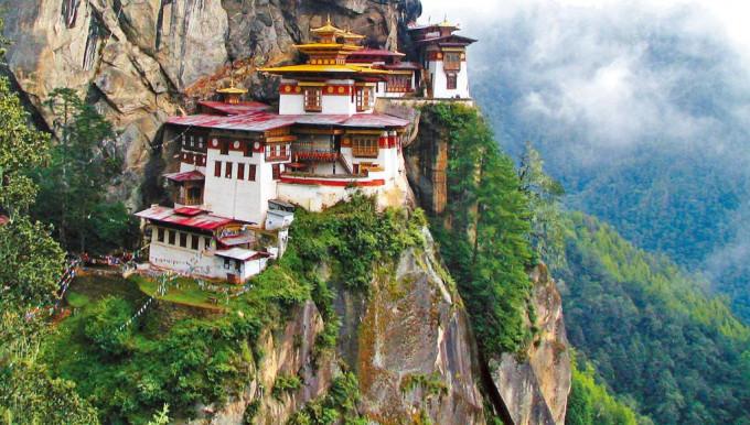 建築在海拔三千多米絕壁上的虎穴寺，是不丹著名景點。