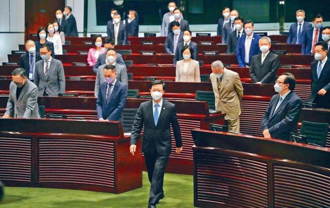 新一届特首李家超昨日首次出席立法会行政长官答问会。