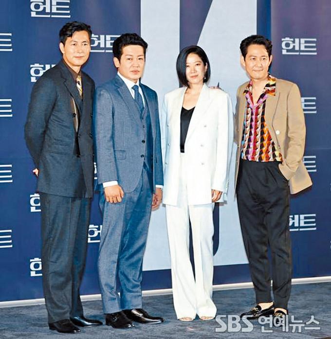 （左起）郑雨盛、许成泰、田慧振及李政宰昨现身宣传李政宰执导新片。