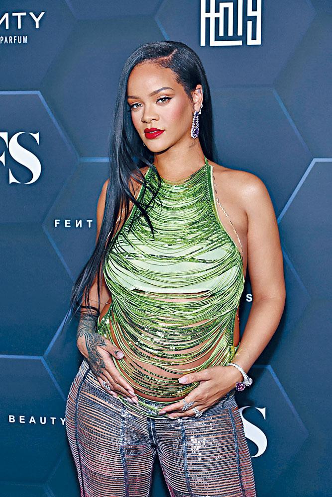 Rihanna以34歲之齡成為最年輕的十億美元富翁。