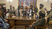 塔利班重掌阿富汗政权一周年 前总统为逃亡辩解
