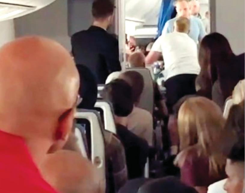 ■男子在飞机上有暴力行为，飞往多伦多航班被迫降落冰岛。   CTV/受访者提供
