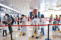 三亞海口航班復運 15萬遊客多續滯留