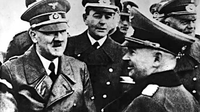 希特勒与将领蔡茨勒。