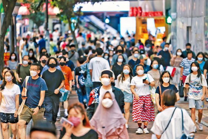 香港人口臨時數字為七百二十九萬一千六百人，較去年減少十二萬一千五百人。