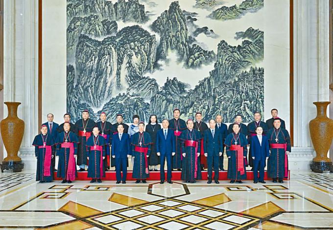 全国政协主席汪洋会见天主教新领导班子。