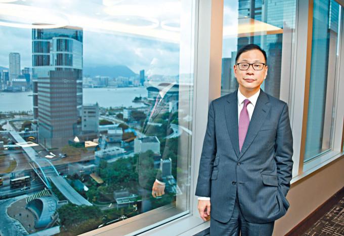 大律师公会主席杜淦堃强调，香港大律师属自雇人士，不可与他人合伙经营律师行。