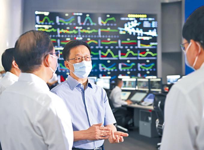 韩正来到国家电力调度控制中心，详细了解电力供应保障等情况。